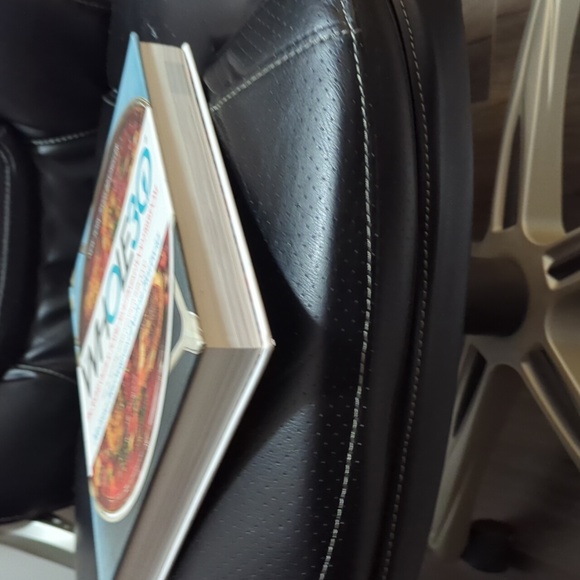 New York Times Bestseller The Whole30 Hardcover Book - Picture 2 of 8